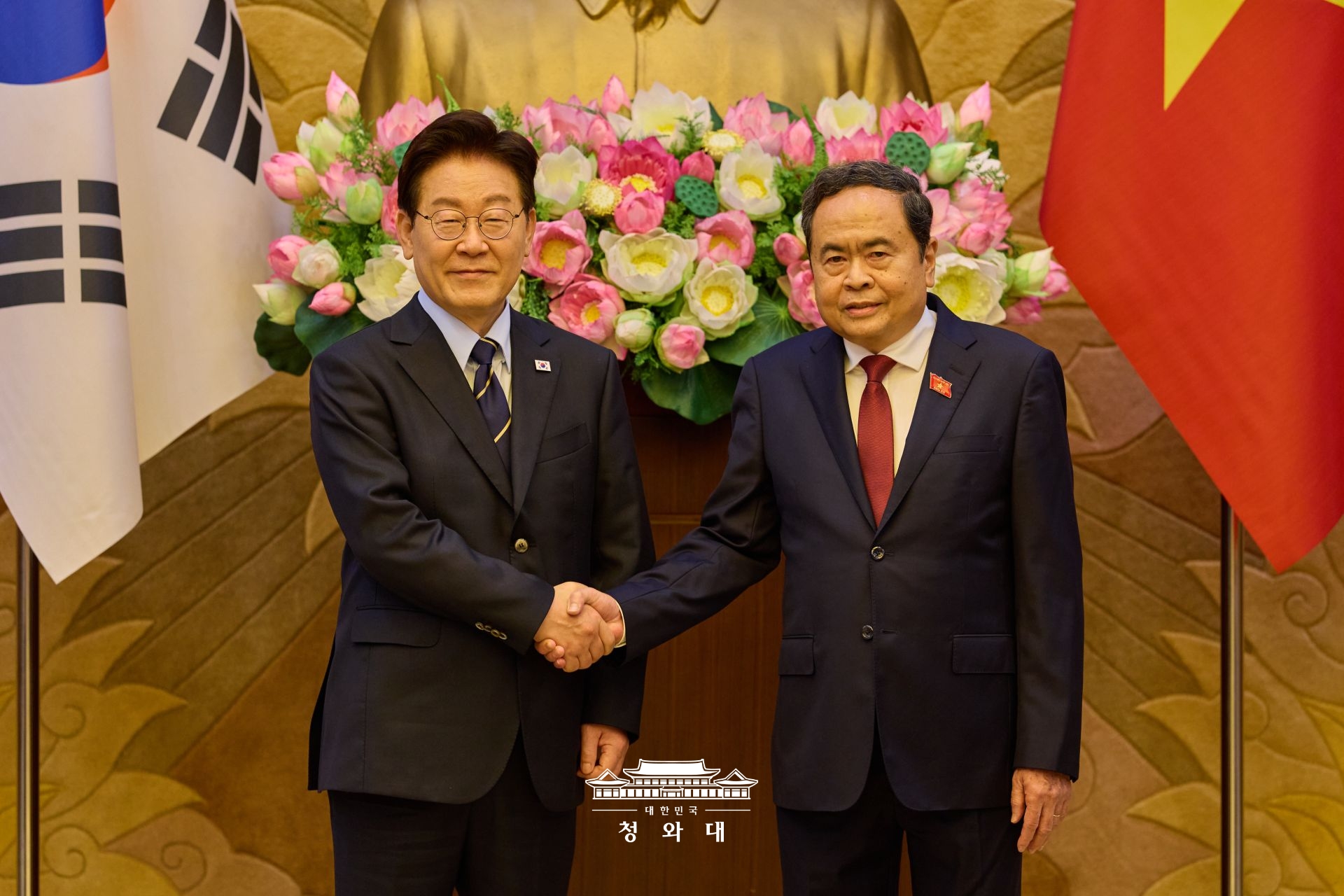 쩐 타잉 먼 국회의장님과 함께